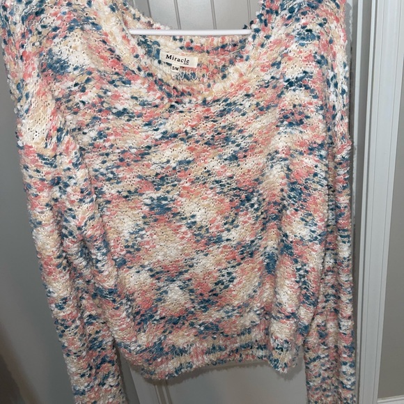 Women’s Sweater - Picture 2 of 3
